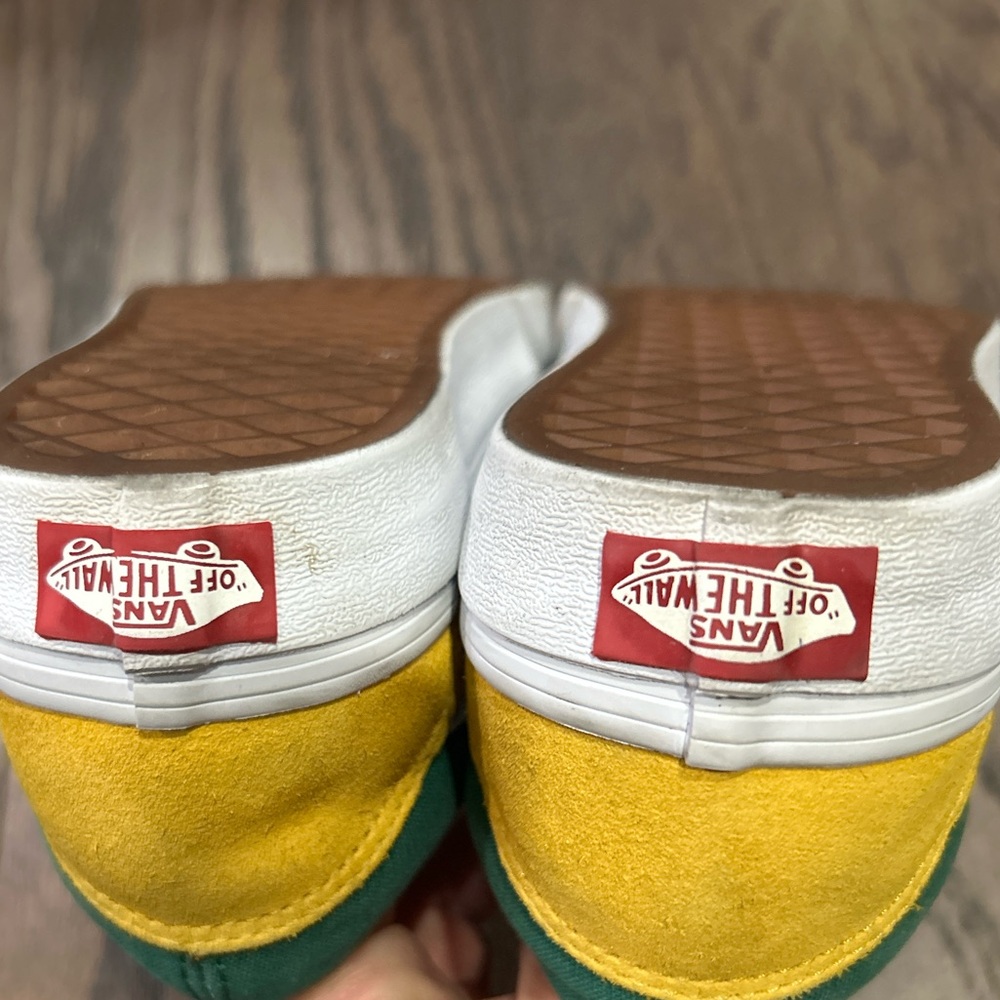 Vans - Picture 9 of 11